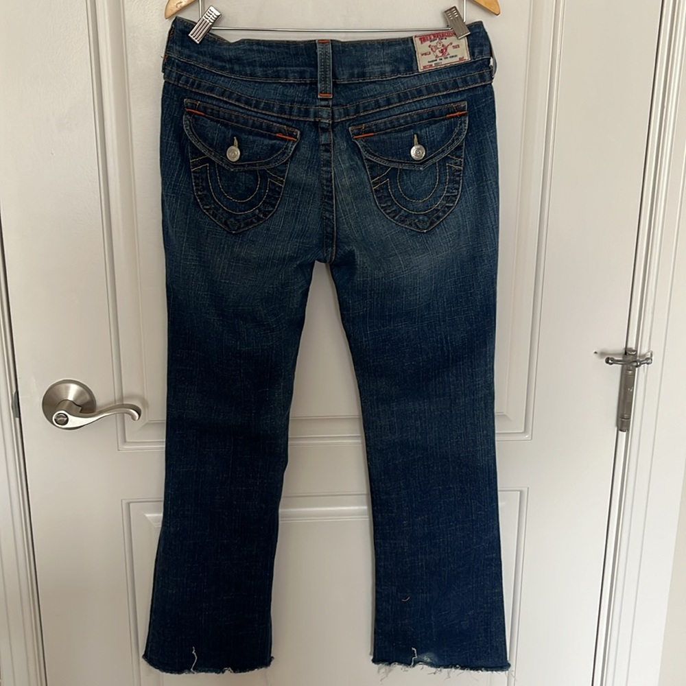 True Religion Jeans Becky Cut Off Hem Frayed/Small Hole Distressed Size 32 - Picture 2 of 16